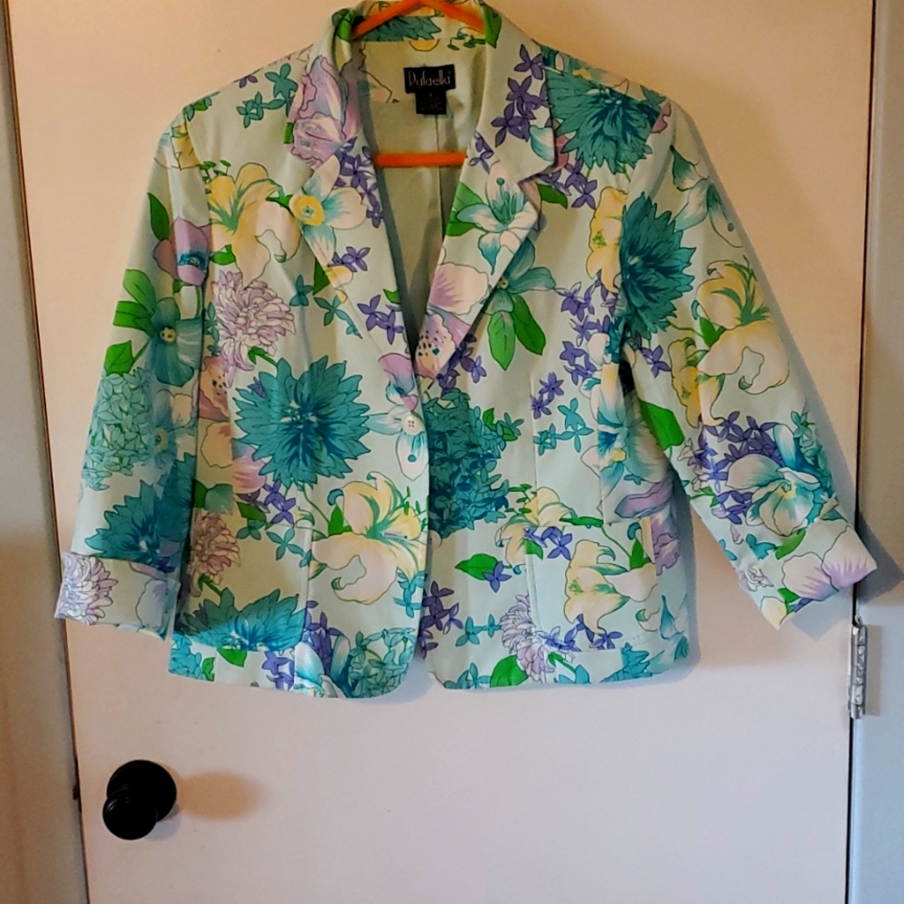 Beautiful like new floral blazer size 14